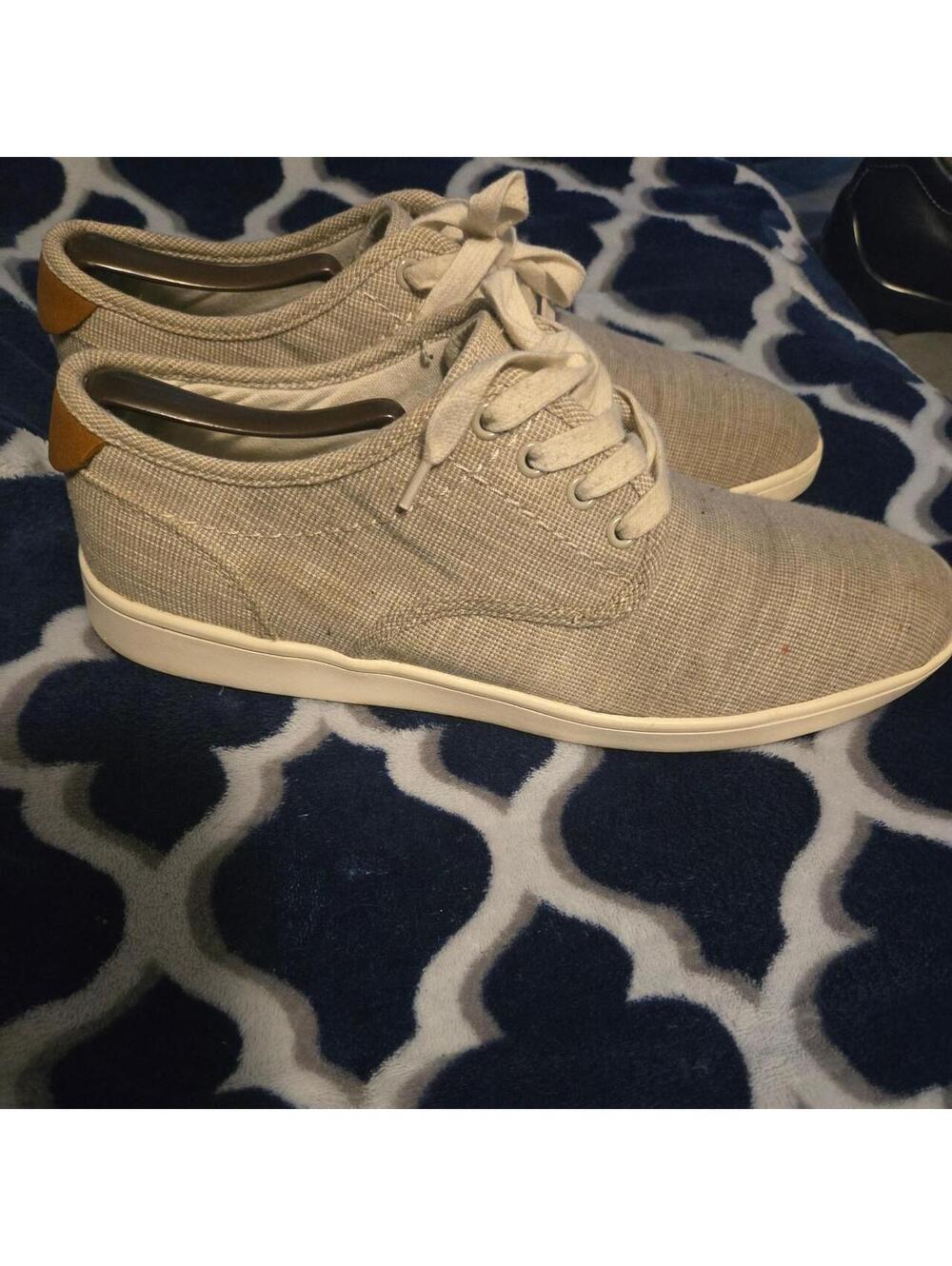 Steve Madden Men's Grey and Cream Trainer